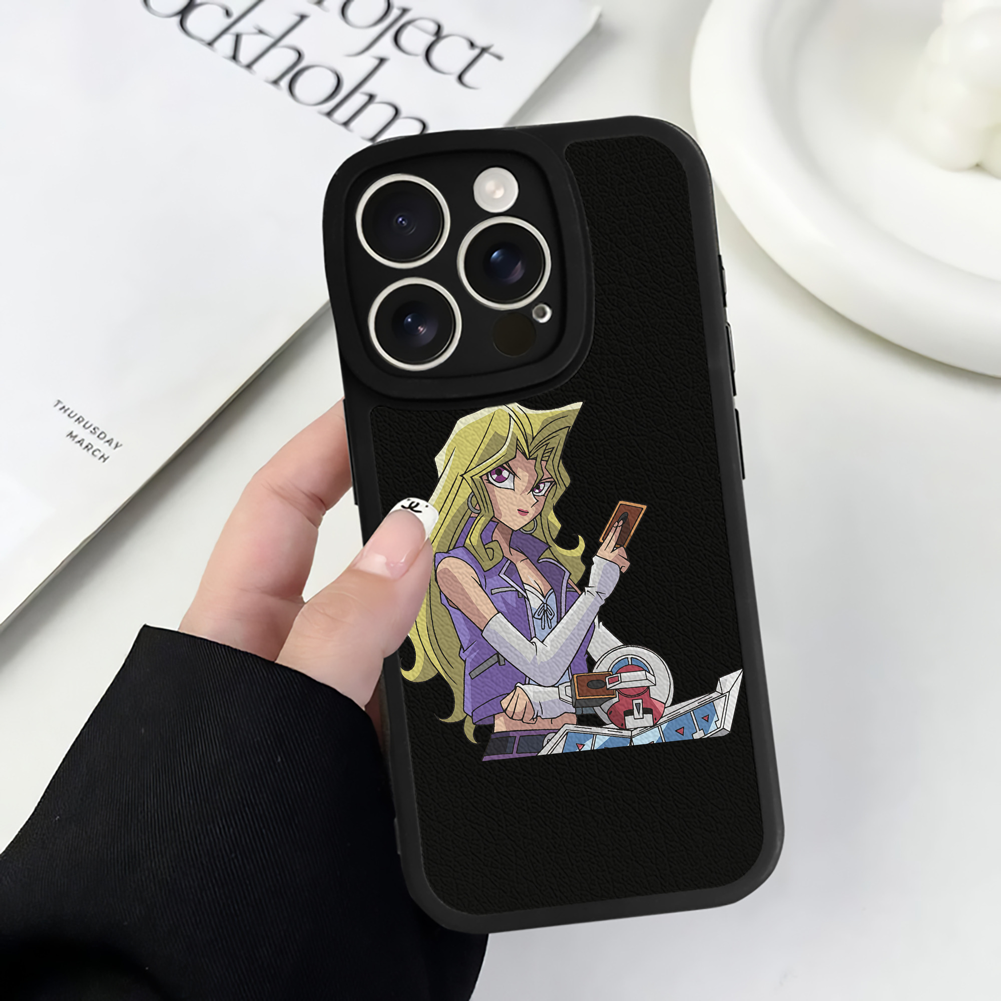 遊☆戯☆王 Yu-Gi-Oh! 【iPhone 16シリーズ対応】シリコンスマホケース（レザー調） 材質：シリコン